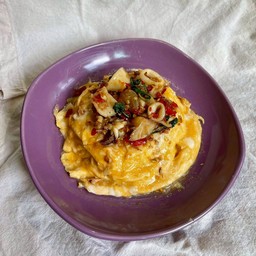 ข้าวไข่ข้นหมึกกระเพรา