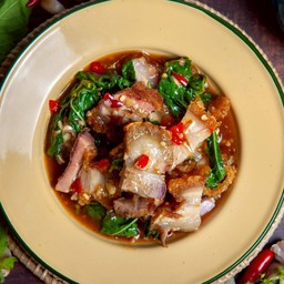 ผัดกระเพราหมูกรอบพริกแห้งโบราณ (กับข้าว)