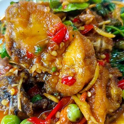 ปลากระพงผัดฉ่า