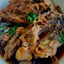 ก๋วยเตี๋ยวโครงไก่