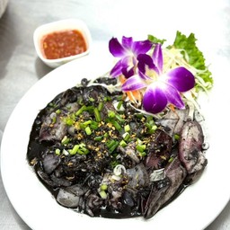 หมึกผัดน้ำดำ