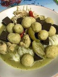 ขนมจีนแกงเขียวหวานลูกชิ้นปลา