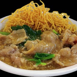 หมี่เหลืองกรอบ ราดหน้าหมูหมัก