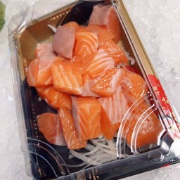 แซลมอนหั่นเต๋า 170 กรัม