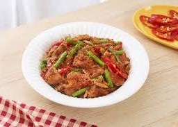 ผัดพริกแกง