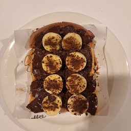 ปังปิ้งนูเทลล่ากล้วยหอมทองโรยโอวัลตินเฟลค