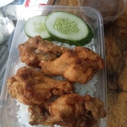 ข้าวไก่ทอด+น้ำพริกมะขาม