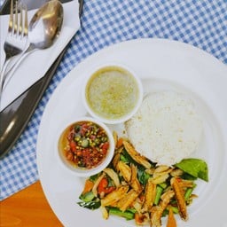 LM_ข้าวราดผัดพริกเหลือง