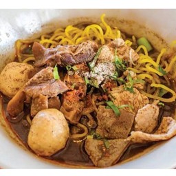 ก๋วยเตี๋ยวบะหมี่ น้ำตกหมู