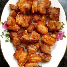 สามชั้นทอดน้ำปลา