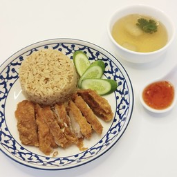 ข้าวมันไก่ทอด 炸鸡饭