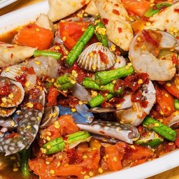 ส้มตำ ปูม้า+แซลมอน+หอยแครง+กุ้งสด+หมูยอ (ไม่เส้น)