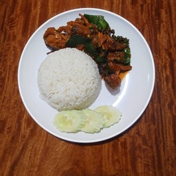 ผัดพริกแกงปลาดุก