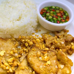 LM_ข้าวราดกระเทียมพริกไทย