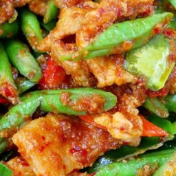 ผัดพริกแกงหมู