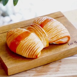 สวิสโบว์คัสตาร์ดไข่เค็ม