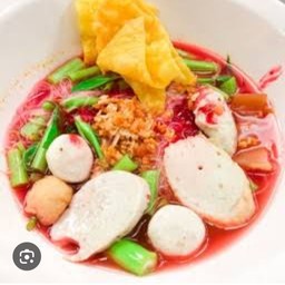 ก๋วยเตี๋ยวเส้นหมี่ เย็นตาโฟ