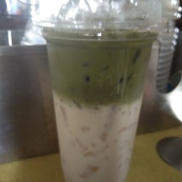 ชาเขียวทูโทน นมสด