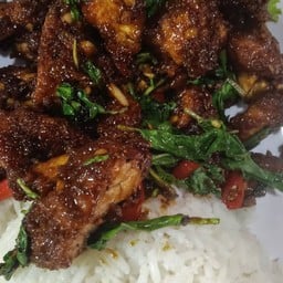ข้าวกะเพราะไก่กรอบ