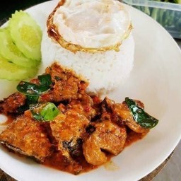 ผัดพริกแกงปลาดุก