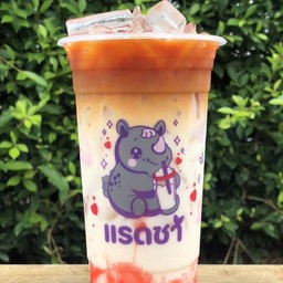 ชาไทยนมสดสตรอเบอรีเดลิ