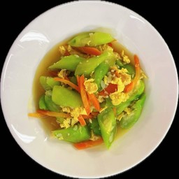 ข้าวราดบวบผัดไข่