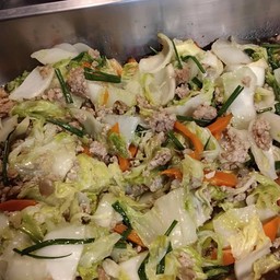 ผัดผักกาดขาวใส่หมูสับ(ทางร้านผัดใหม่ทุกจานจะทำต่อเมื่อลูกค้าสั่ง)