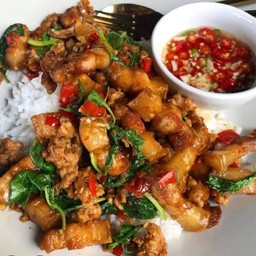 ข้าวกระเพราหมูสามชั้น