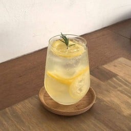 น้ำผึ้งเลม่อนโซดา