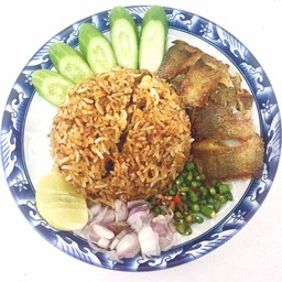 ข้าวผัดน้ำพริกปลาสลิดทรงเครื่อง