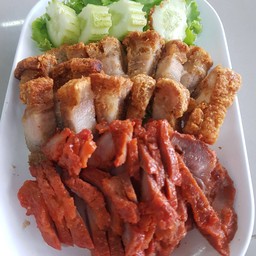 ชุดหมูกรอบหมูแดงพร้อมน้ำหมูแดง