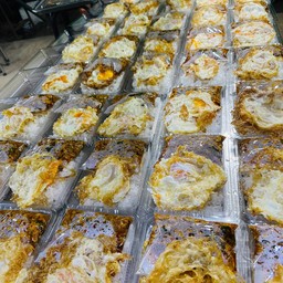 กระเพราไก่ไข่ดาว