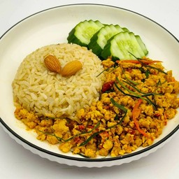 ข้าวกล้องคั่วกลิ้งหมู (คลีน) Stir Fried Minced Pork with Yellow Curry Paste