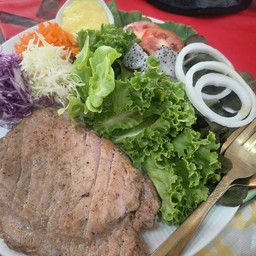 สลัดสเต็กหมูย่าง