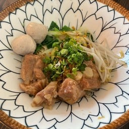 ช.อาณาจักรก๋วยเตี๋ยวหมูตุ๋น