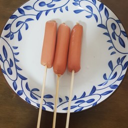 ไส้กรอกหนังกรอบย่าง (แฟรงค์ไก่รมควัน)