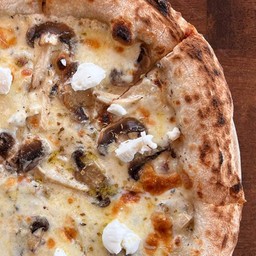 17. Ricotta e Tartufata (V) พิซซ่าครีมทรัฟเฟิล รีคอตต้า และเห็ด