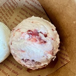 กรีกโยเกิร์ตสตอเบอรี่ 100g