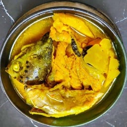 แกงส้มหัวปลาแซลม่อนกับสับปะรด