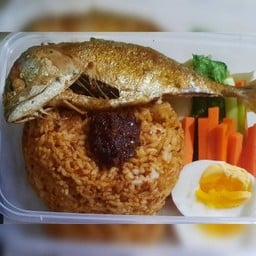 ข้าวคลุกน้ำพริกเผาต้มยำ+น้ำดื่ม