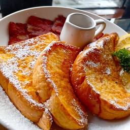 เฟรนช์โทสกับเบคอน