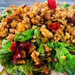 ข้าวราดกระเพราเนื้อพริกเเห้ง