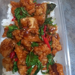 กะเพราไก่กรอบราดข้าว