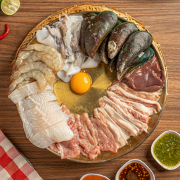 ชุดหมูทะเลใหญ่พร้อมชุดผัก L