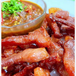 เซ็ตข้าวเหนียวหมูแดดเดียวทอด พร้อมนำ้พริกปลาร้าผักสด