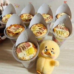 พิซซ่าโคนค็อกเทลกุ้งชีส