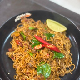 มาม่าผัดต้มยำ