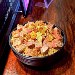 ข้าวผัดมันเนื้อ+ เนื้อริบอายหั่นเต๋า