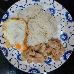 ข้าวหมูทอดกระเทียม