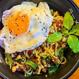 ราเมงผัดกะเพรา